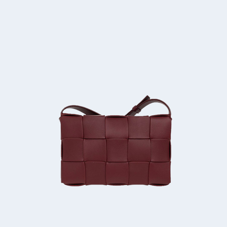 보테가 베네타 인트레치아토 위빙 램스킨 크로스백